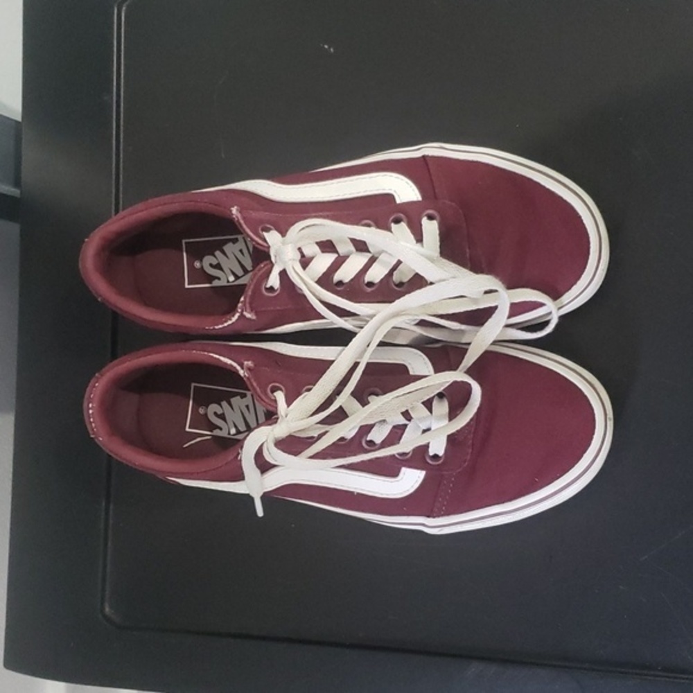 Vans Low Ward Burgundy Sneakers